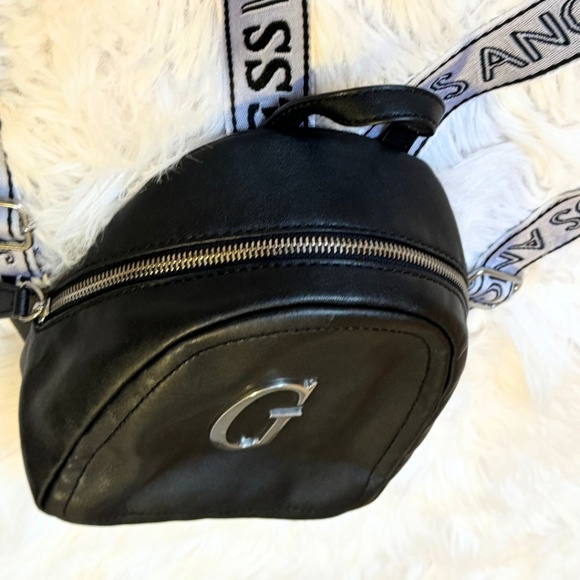 Guess Jarah Signature Backpack Bag with Logo and Webbing Straps - Picture 4 of 7